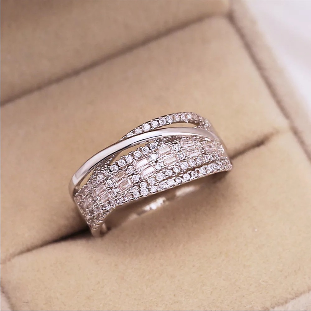 New Gorgeous 925 Silver Pretty Party Diamond Ring - Picture 2 of 3